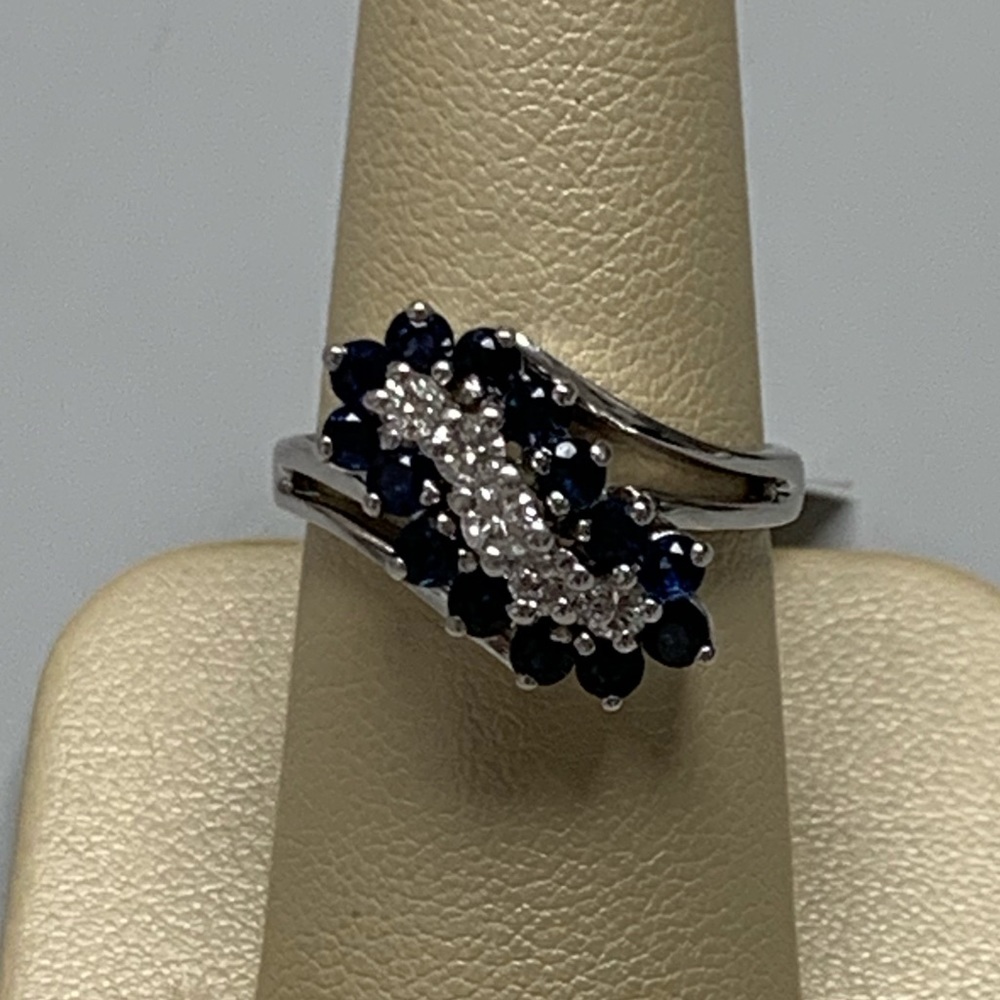 WHITE 14KT GOLD RING WITH SAPPHIRES AND DIAMONDS